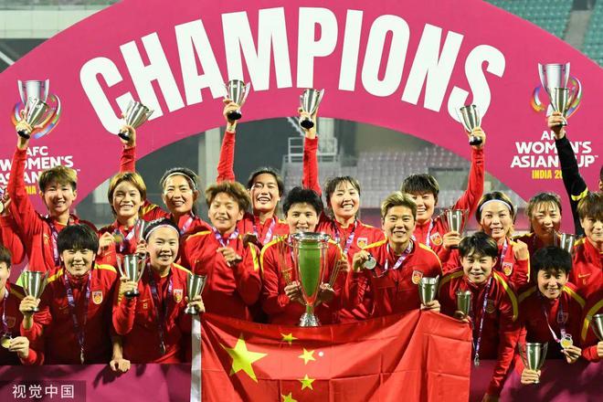 关于女子足球赛中，中国队斩获胜利进入下一轮的信息