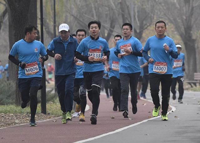 精气神！足球比赛赛场点燃跃动激情的简单介绍
